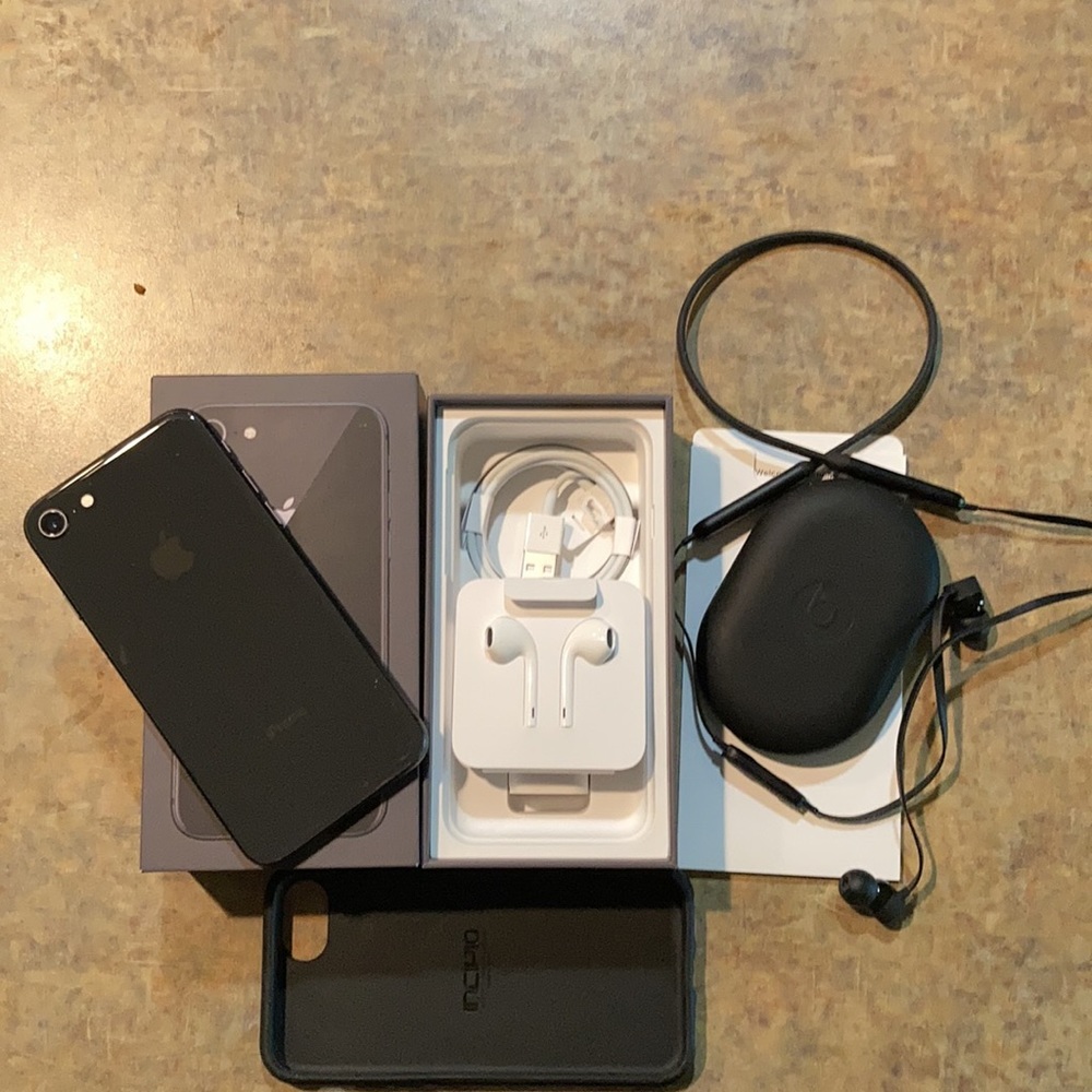 SOLD iPhone 8 256g storage with beats